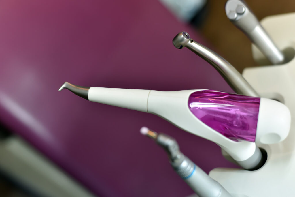 dentiste traitement douleurs dentaires 1024x683 dentiste traitement douleurs dentaires 1024x683 Soins parodontaux Apolline Dental Care | Cabinet Dentaire Spécialisé