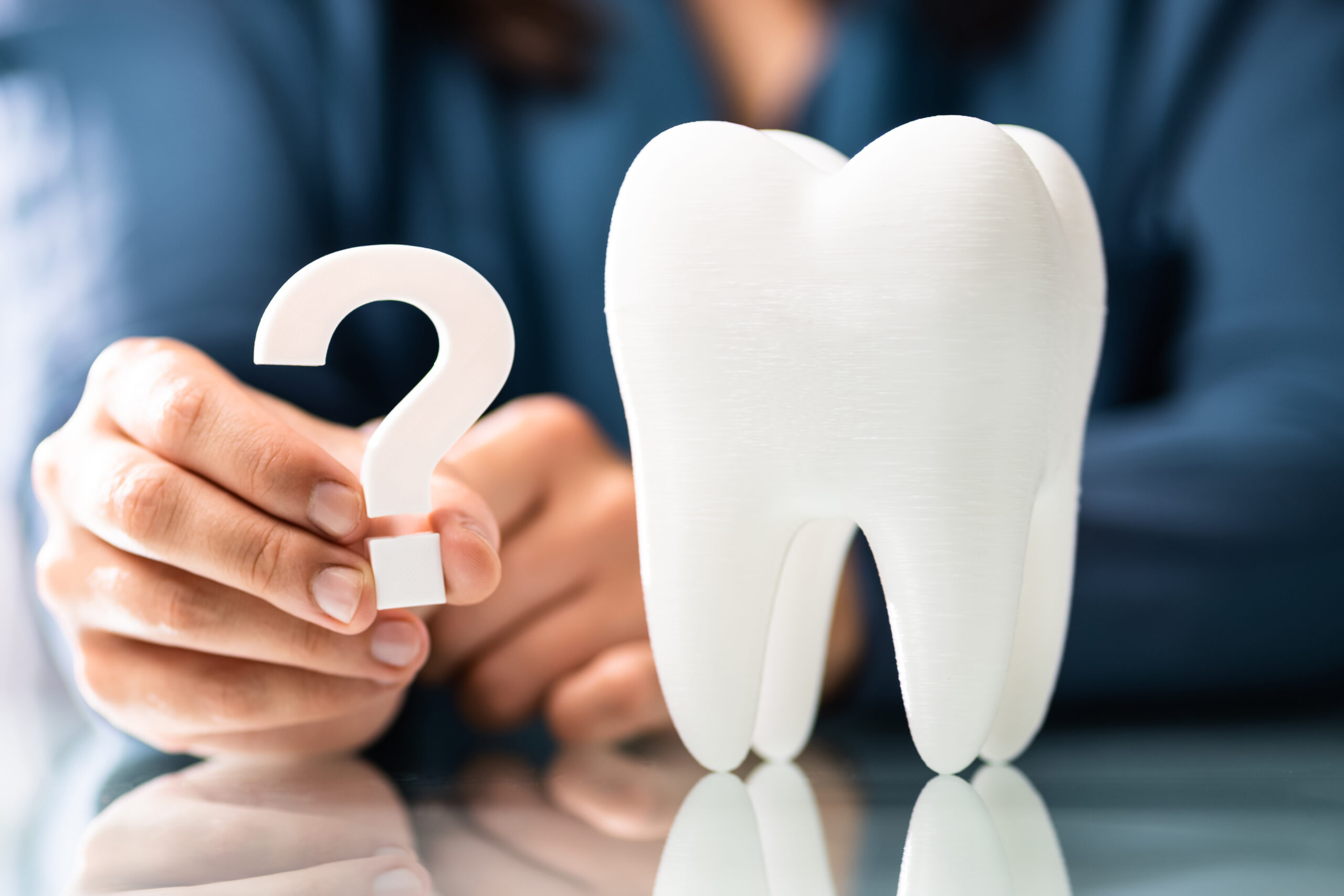 FAQ dentaire répondant aux questions les plus fréquentes des patients à Apolline Dental Care à Corbeil-Essonnes