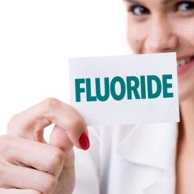 parodontologie soins gencives avances Le fluor : rôle et précautions Apolline Dental Care | Cabinet Dentaire Spécialisé